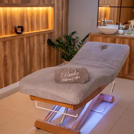 Couette-café Paula Wellness & 4*