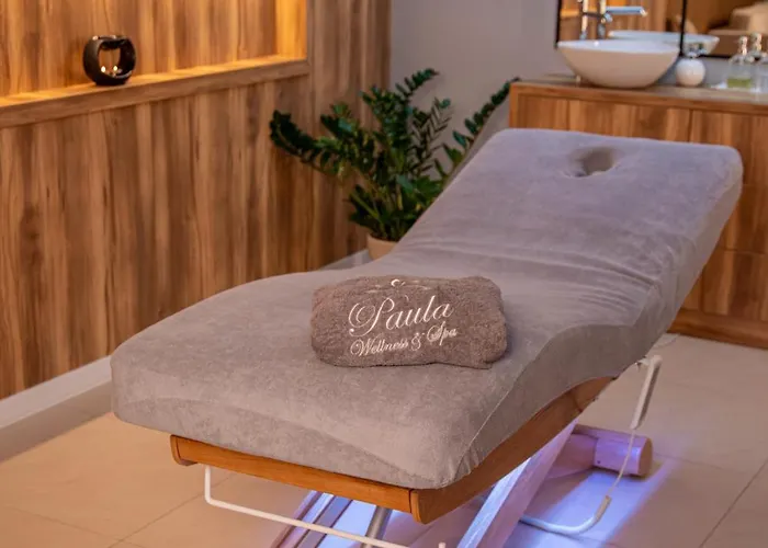 Couette-café Paula Wellness & 4*